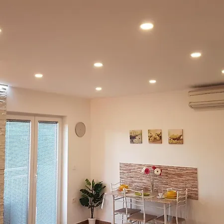 Glorija Apartman Póla