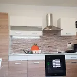Glorija Πούλα