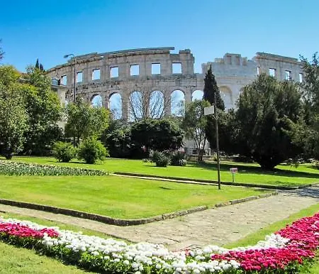 Glorija * Pula